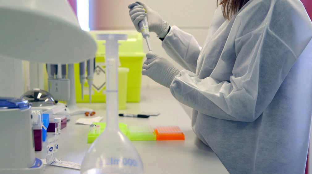 用棉簽采集你嘴里的DNA，根據(jù)它的特征定制一條專屬圍巾